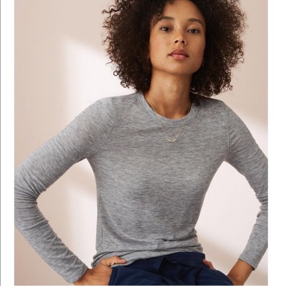 Lou & Grey Tops - Lou & Grey Long Sleeve Heather Gray Crewneck Tee